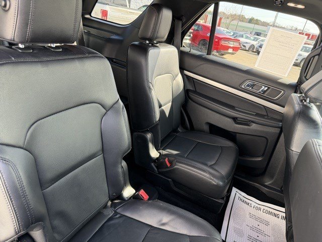 Used 2018 Ford Explorer XLT w/ Equipment Group 202A AWD/4WD image 22