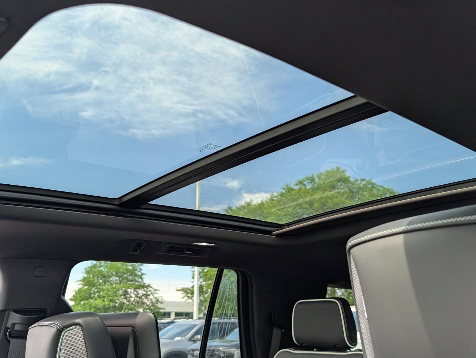 New 2026 GMC Yukon AT4 Ultimate w/ LPO, Floor Liner Package AWD/4WD image 6