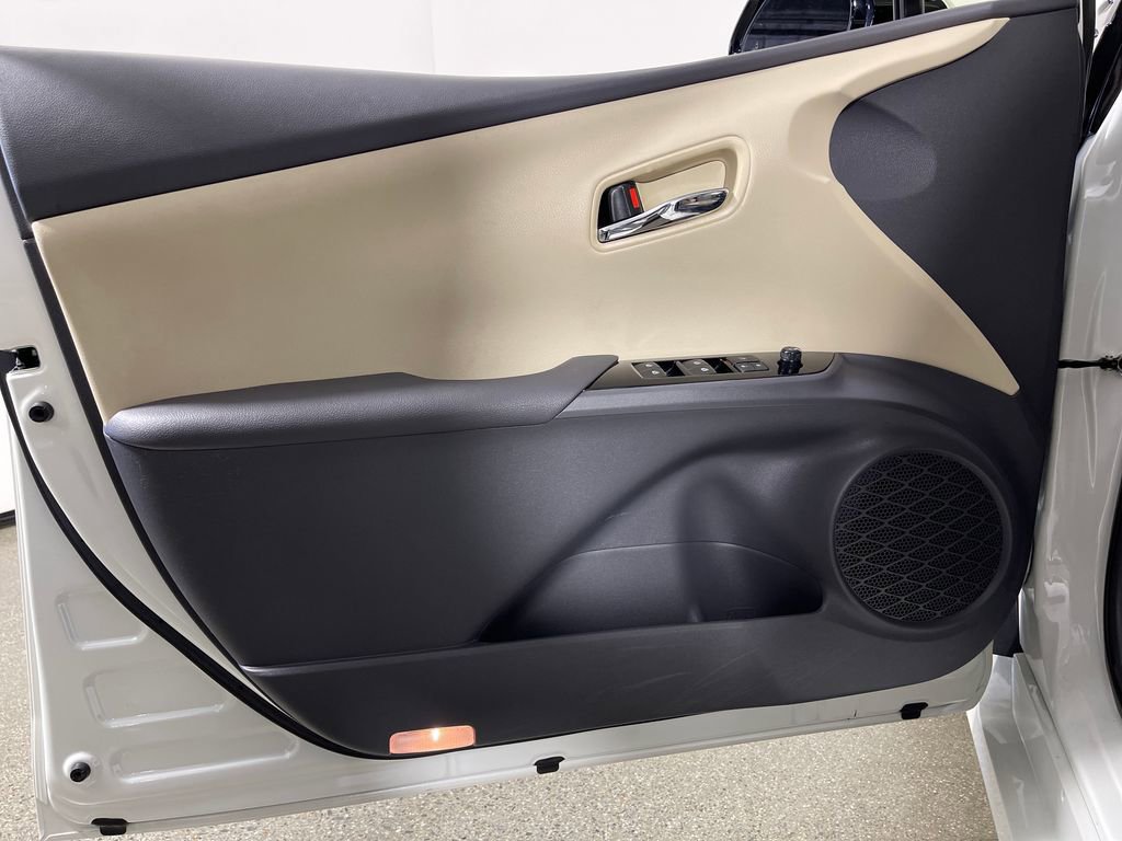 Certified 2018 Toyota Prius Three FWD image 17