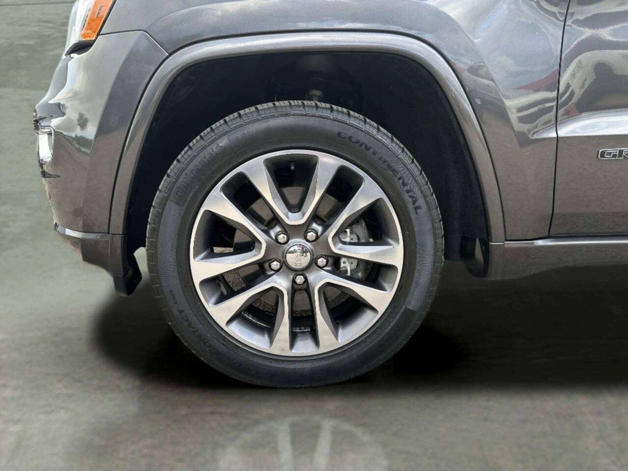 Used 2018 Jeep Grand Cherokee Overland AWD/4WD image 21