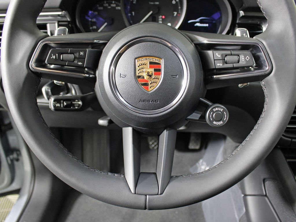Certified 2026 Porsche Macan AWD/4WD image 21