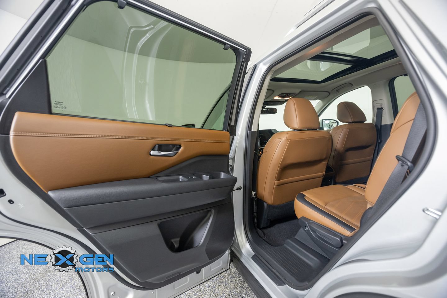 Used 2022 Nissan Pathfinder Platinum AWD/4WD image 26