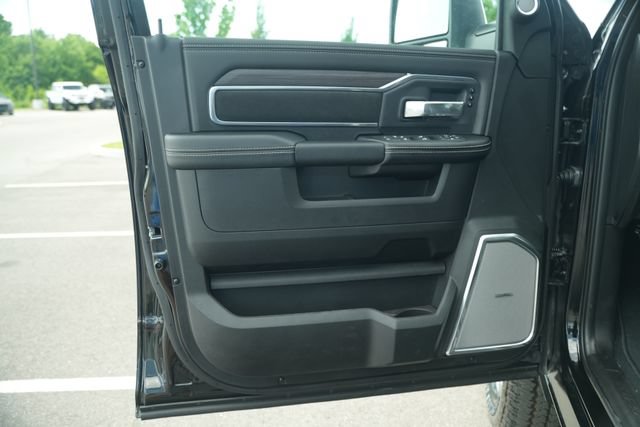 New 2026 RAM 2500 Laramie AWD/4WD image 12