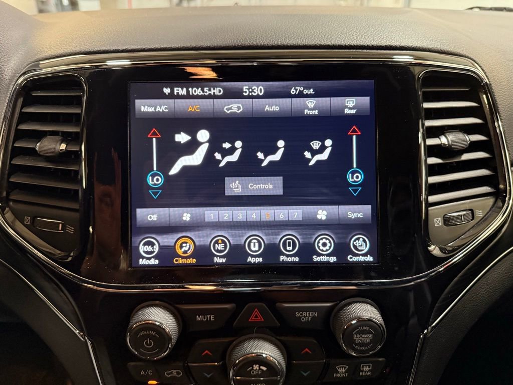 Used 2021 Jeep Grand Cherokee Limited AWD/4WD image 10