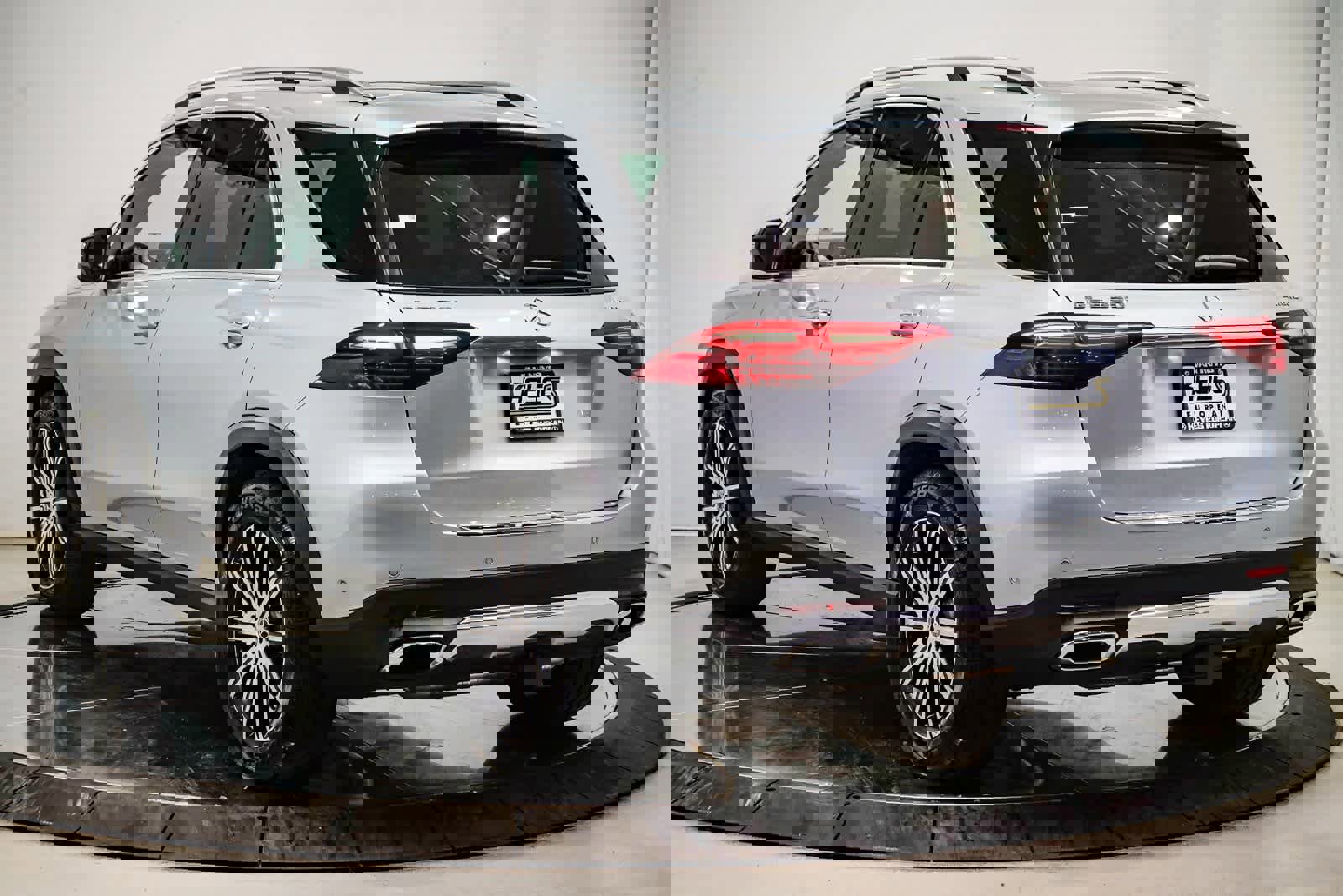 Used 2025 Mercedes-Benz GLE 350 4MATIC image 2