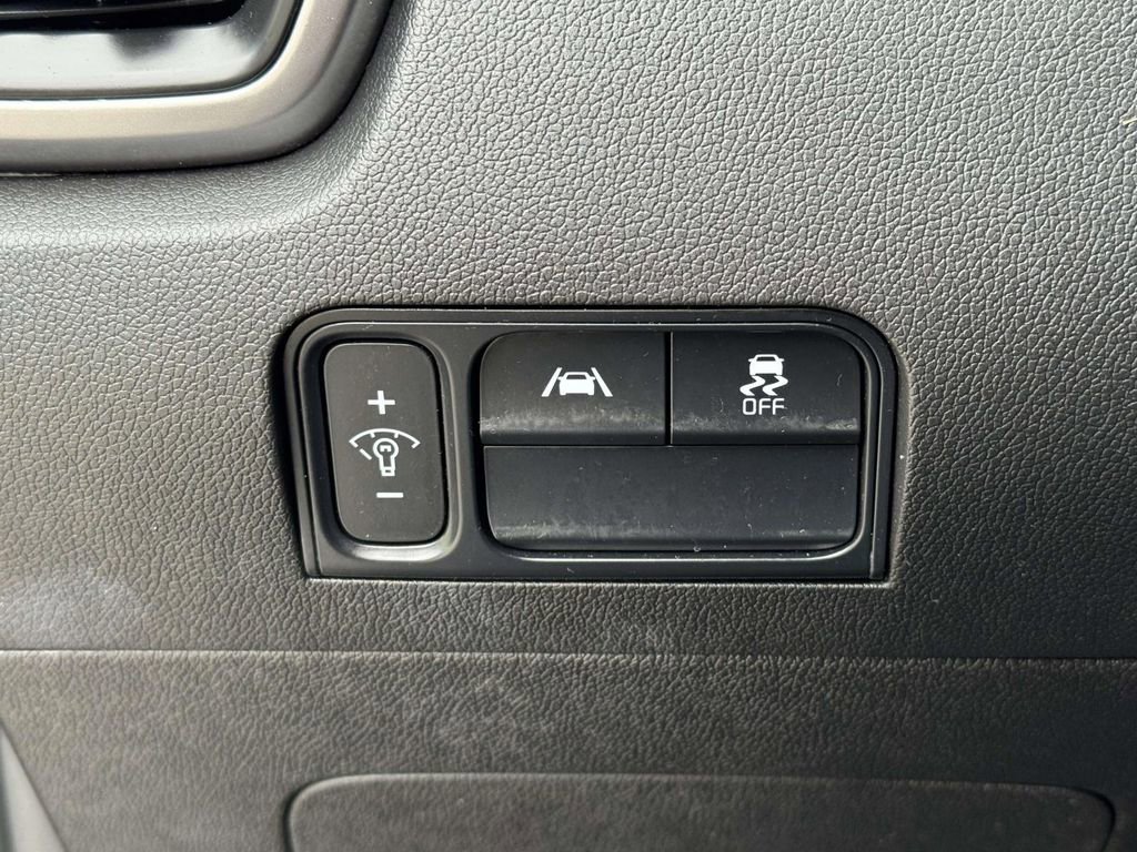 Used 2023 Kia Sorento S w/ Panoramic Sunroof Package image 18