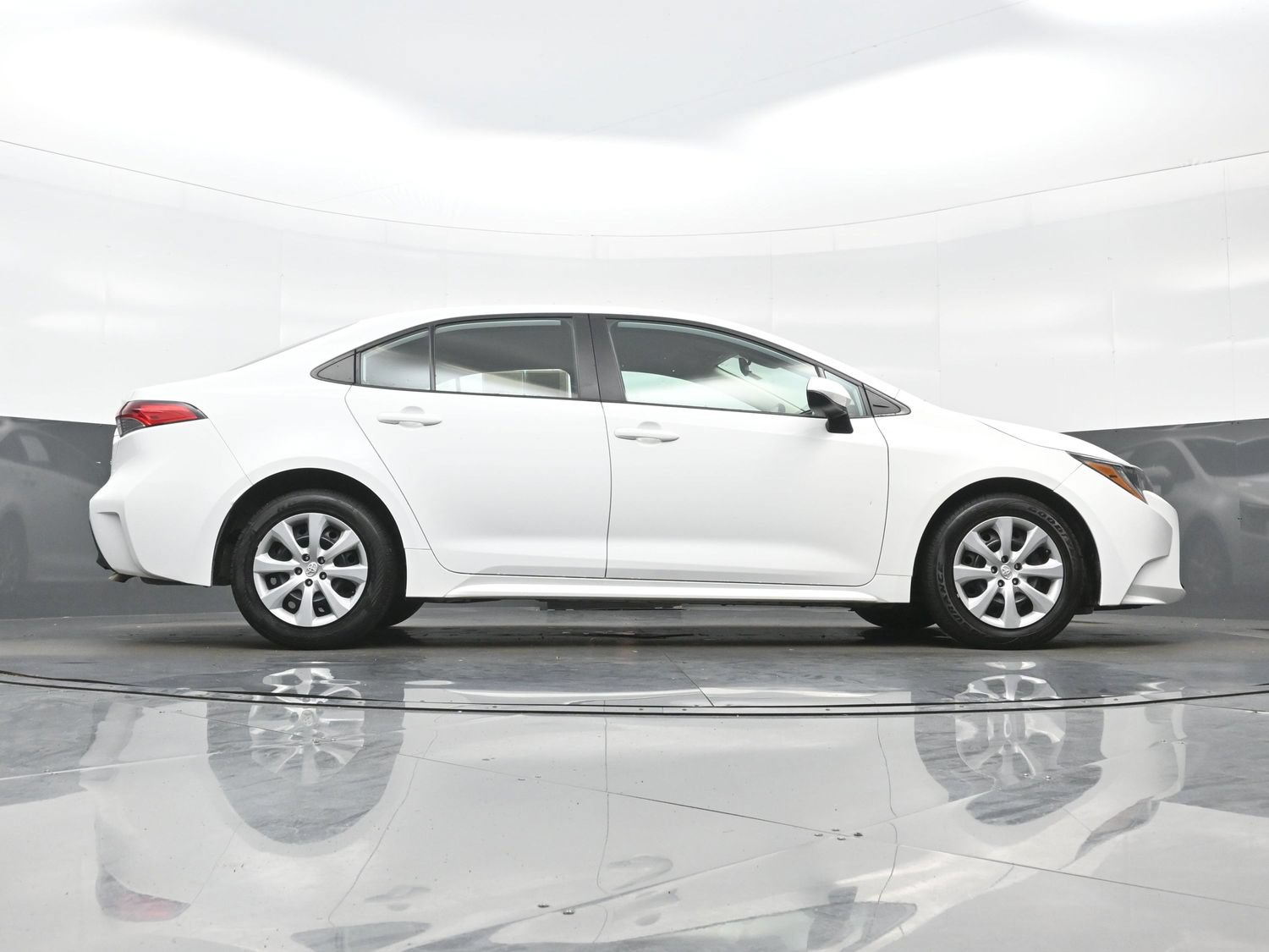 Used 2024 Toyota Corolla LE FWD image 31