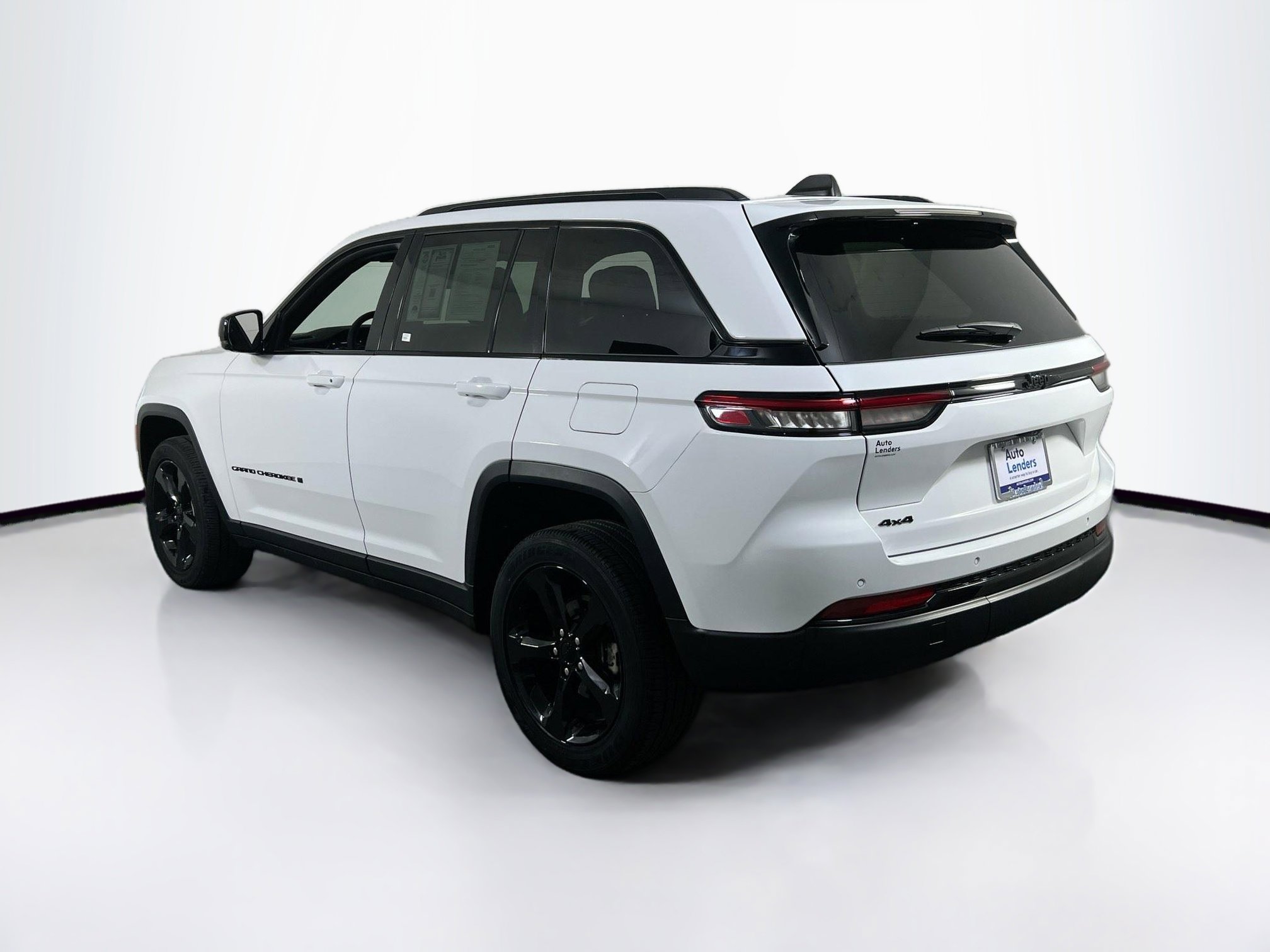 Used 2023 Jeep Grand Cherokee Altitude AWD/4WD image 7