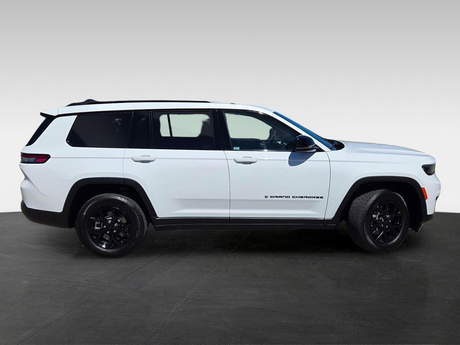Used 2025 Jeep Grand Cherokee L Altitude AWD/4WD image 3