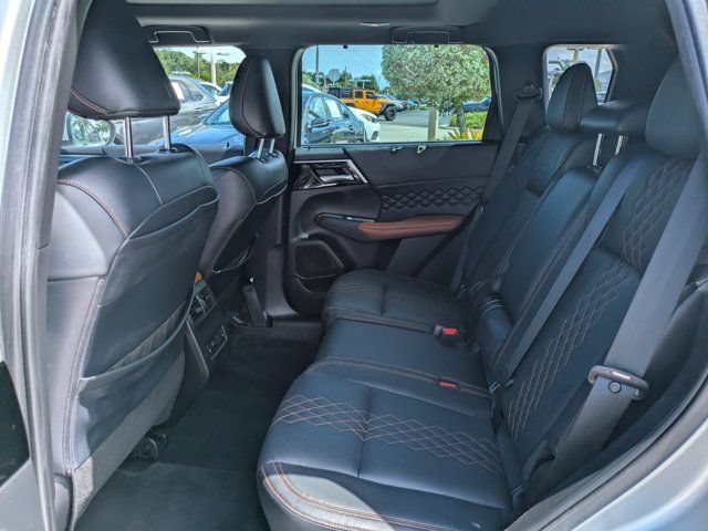 Used 2023 Mitsubishi Outlander SEL FWD image 14