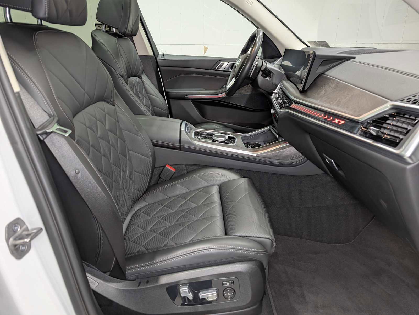 Used 2023 BMW X7 xDrive40i w/ Climate Comfort Package image 41