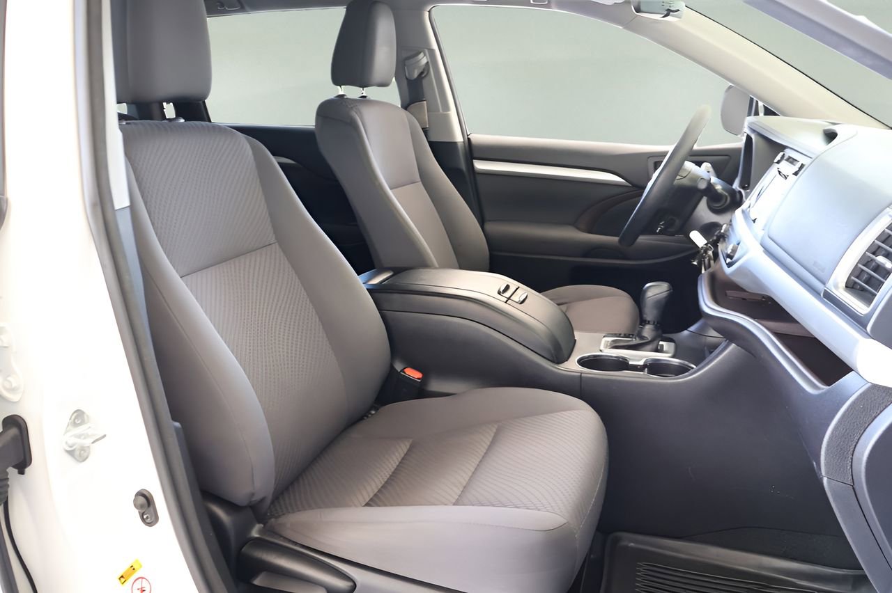 Used 2018 Toyota Highlander LE FWD image 20