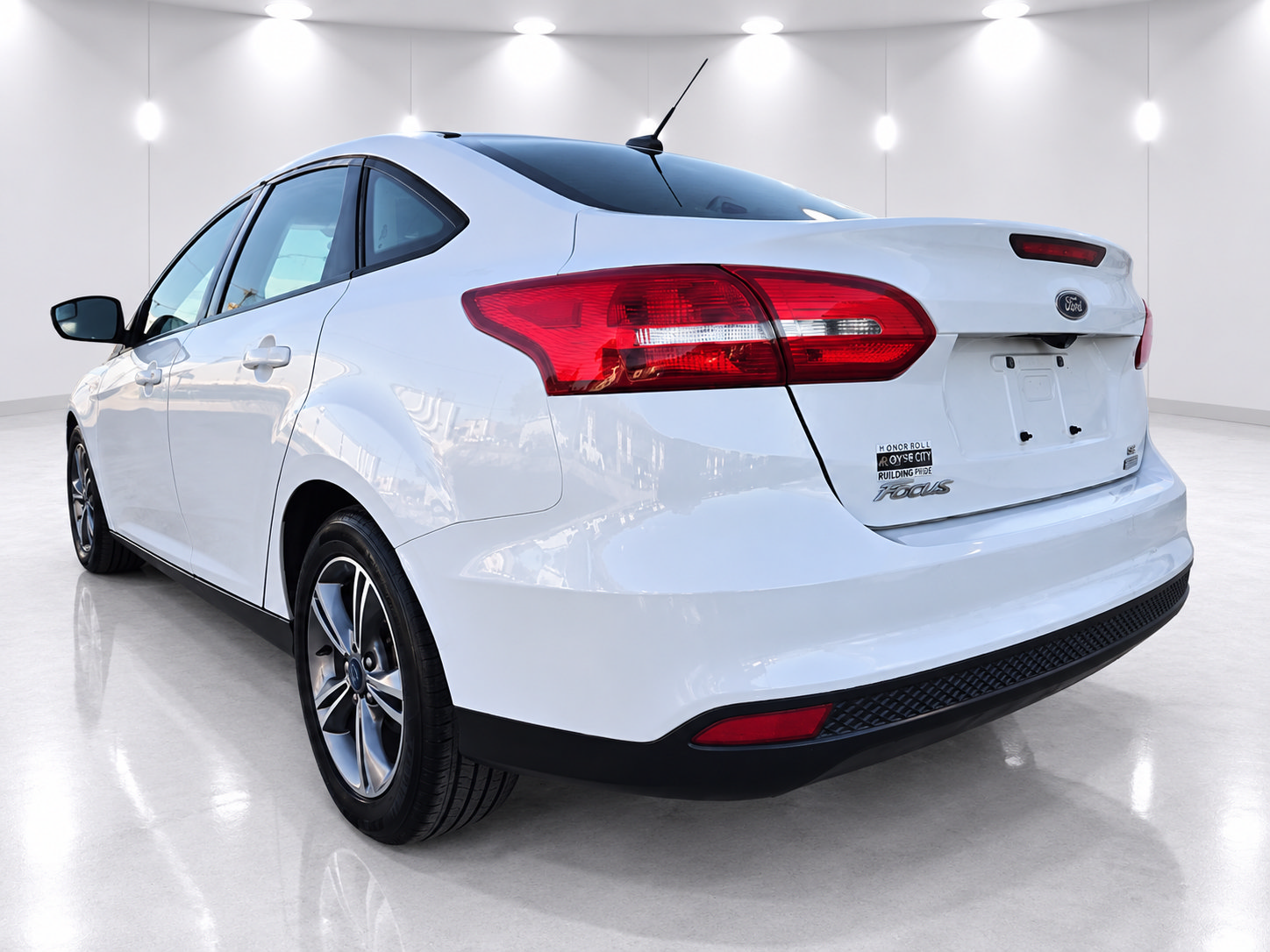 Used 2018 Ford Focus SE w/ SE Appearance Package FWD image 5