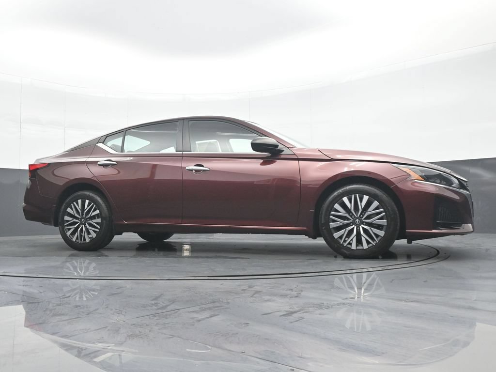 Used 2024 Nissan Altima 2.5 SV AWD/4WD image 31