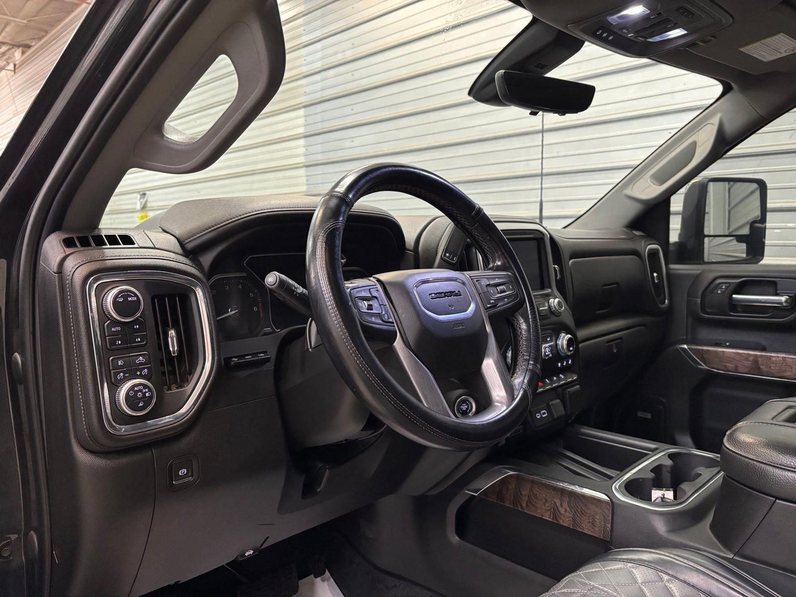 Used 2020 GMC Sierra 3500 Denali w/ Denali Ultimate Package image 14