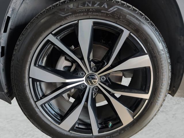 Used 2025 Volkswagen Atlas Cross Sport SEL Premium R-Line image 23