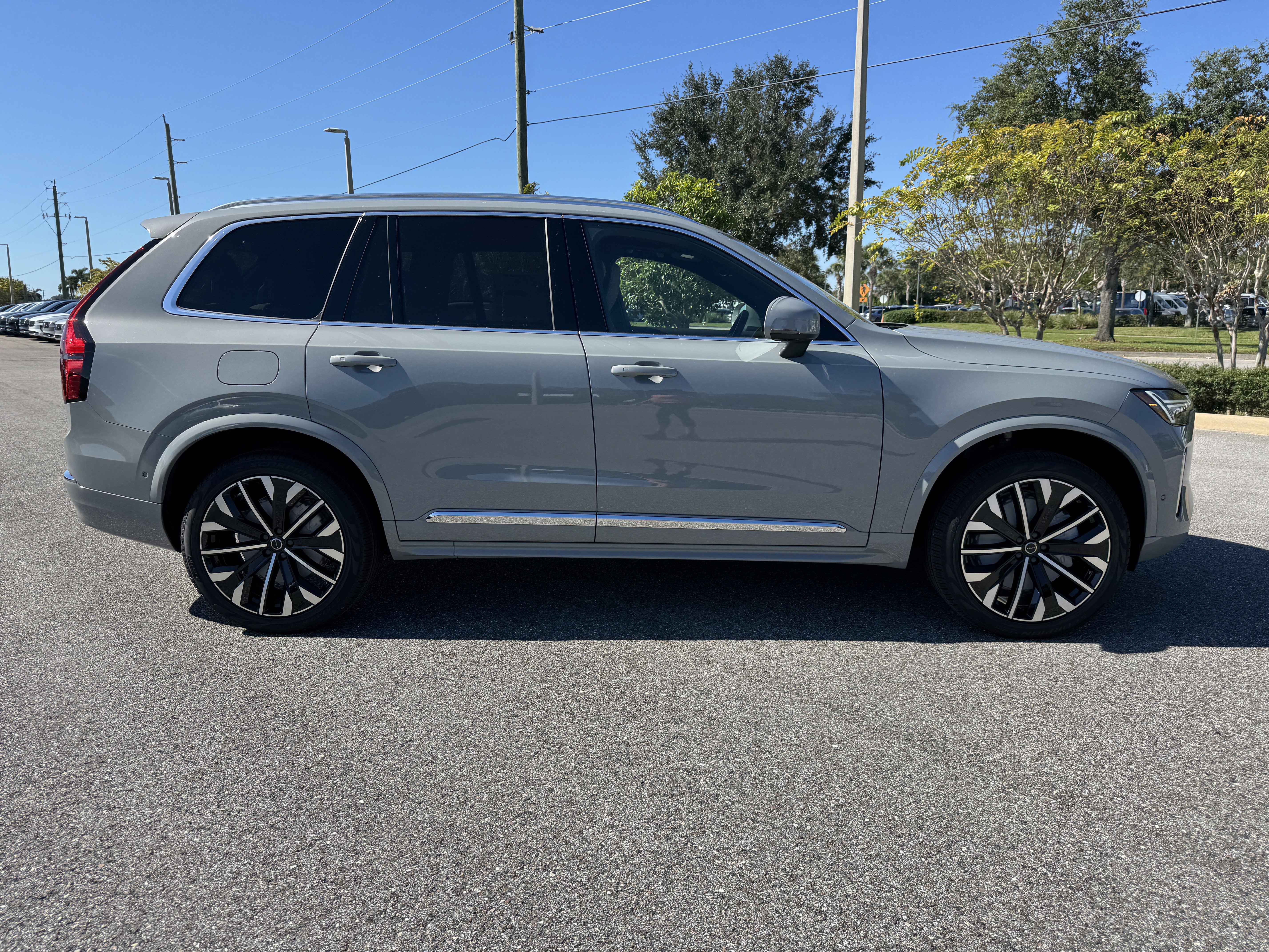 New 2026 Volvo XC90 B6 Plus w/ Protection Package image 2
