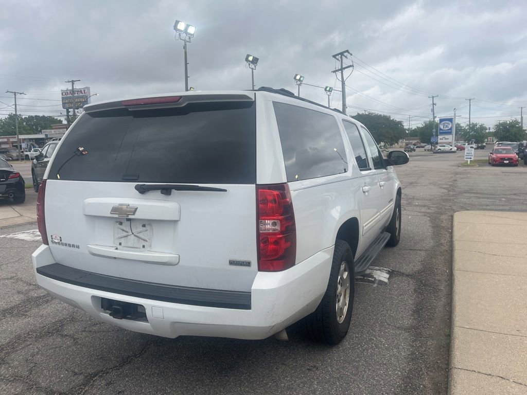 Used 2011 Chevrolet Suburban LS RWD image 4