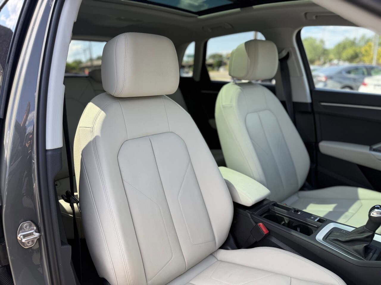 Used 2020 Audi Q3 2.0T Premium Plus w/ Premium Plus Package AWD/4WD image 22