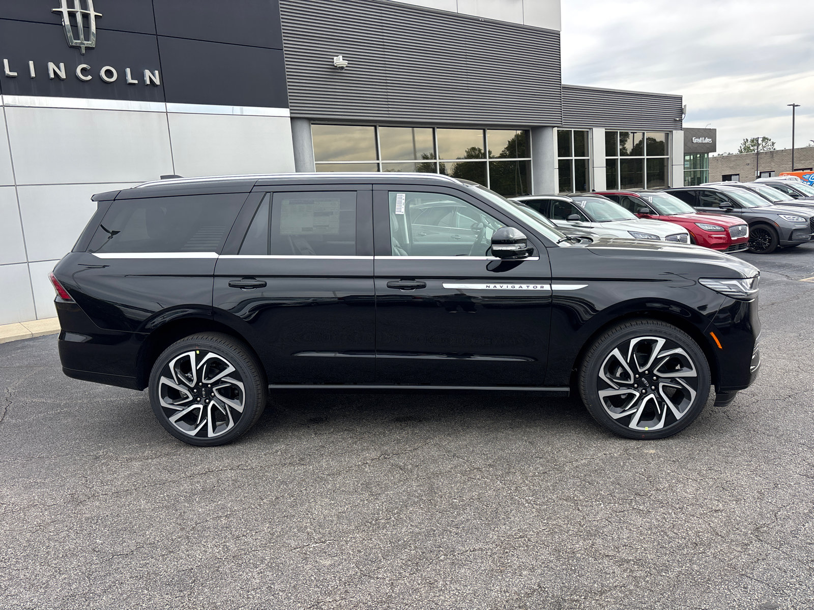 New 2026 Lincoln Navigator Reserve AWD/4WD image 8