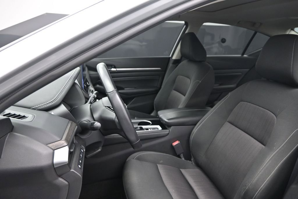 Used 2023 Nissan Altima 2.5 SV w/ SV Premium Package FWD image 16