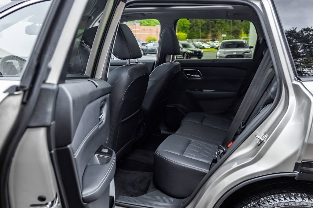 Used 2024 Nissan Rogue Platinum w/ Platinum Premium Package AWD/4WD image 24