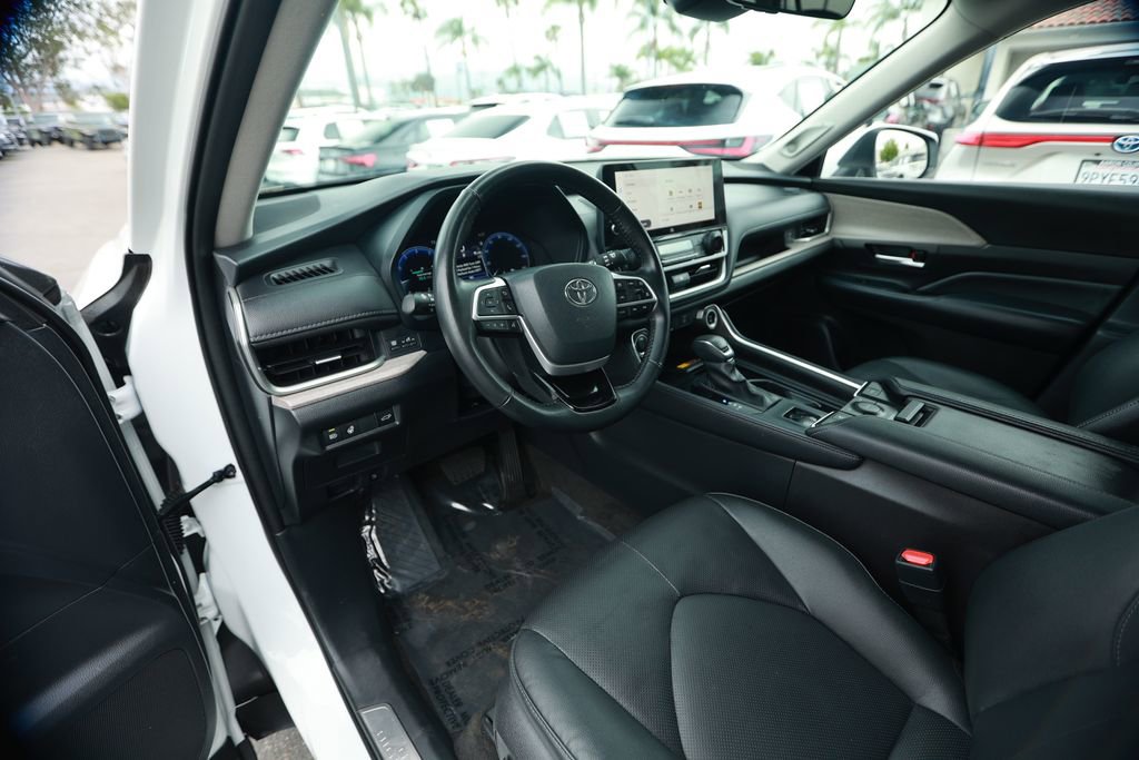 Used 2024 Toyota Grand Highlander Limited image 14