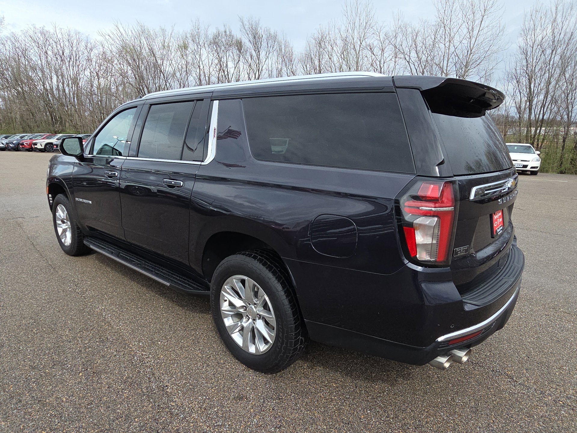 Used 2023 Chevrolet Suburban Premier image 6