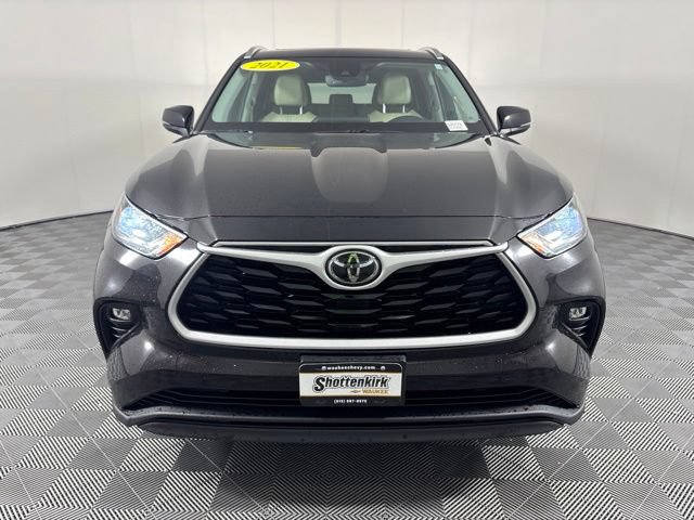 Used 2021 Toyota Highlander XLE AWD/4WD image 37