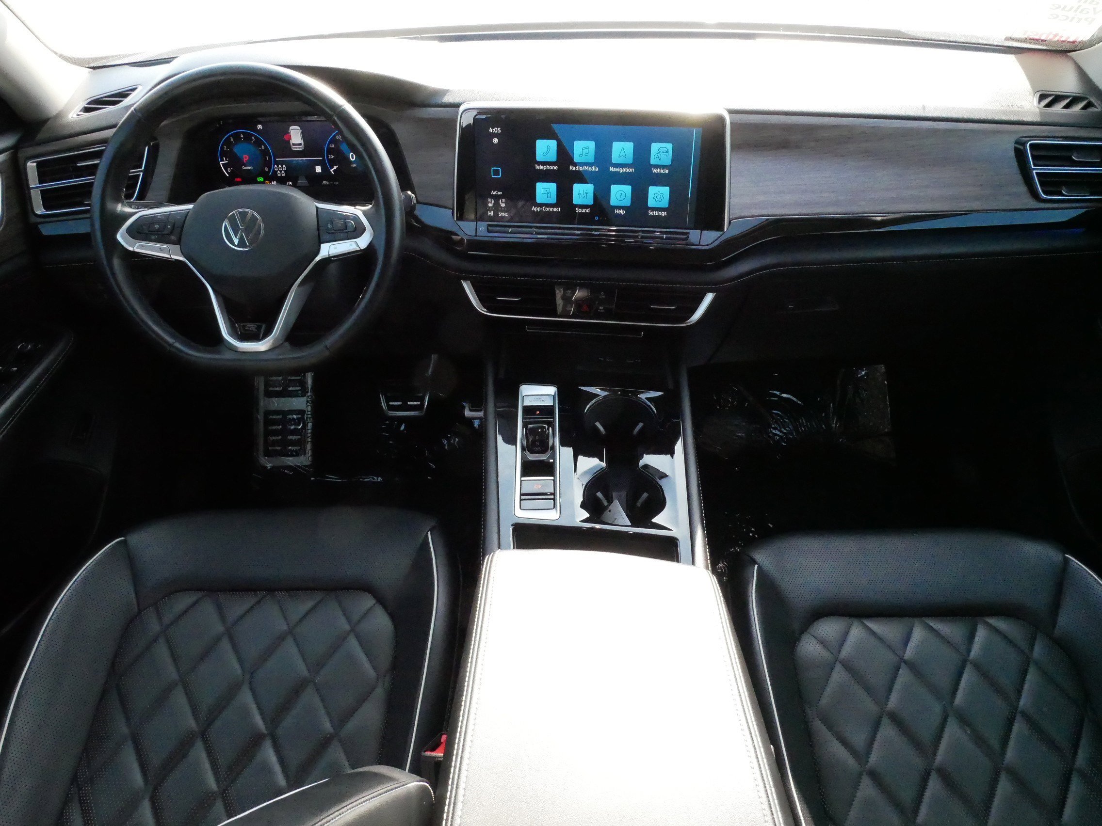 Used 2024 Volkswagen Atlas SEL Premium R-Line image 10