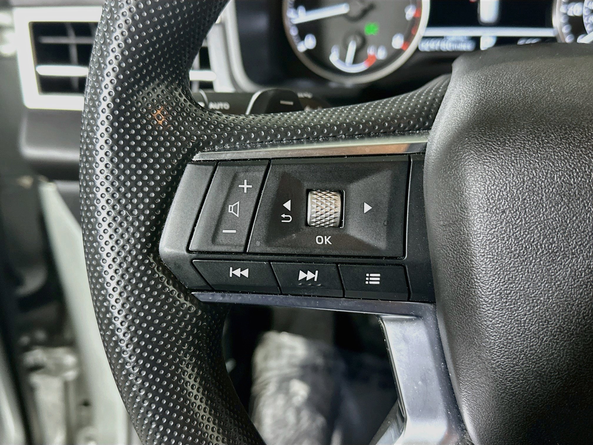 Used 2024 Mitsubishi Outlander ES AWD/4WD image 16