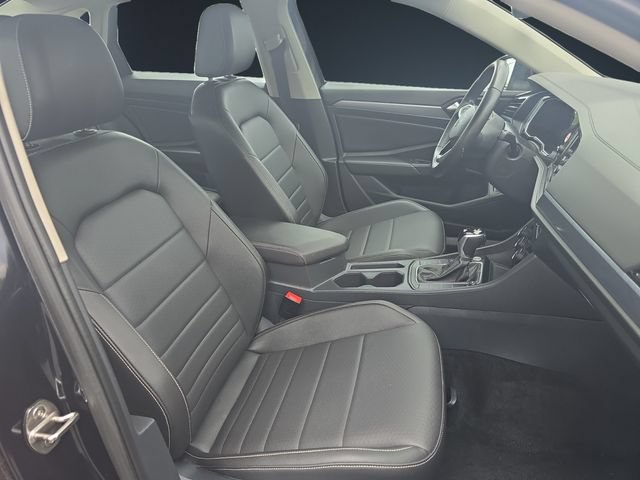 Used 2024 Volkswagen Jetta SE FWD image 15