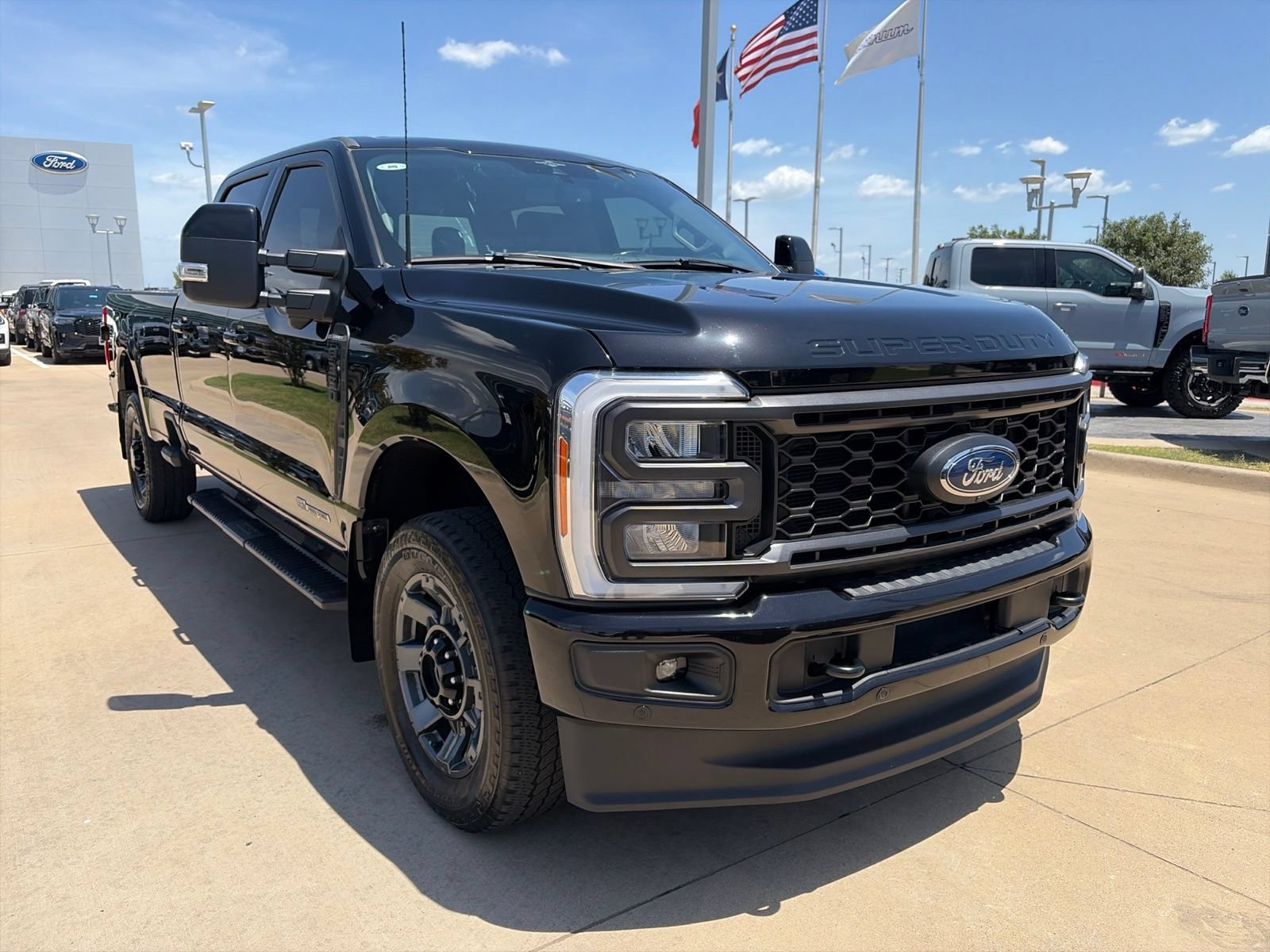 Used 2023 Ford F350 Lariat w/ Lariat Ultimate Package AWD/4WD image 7