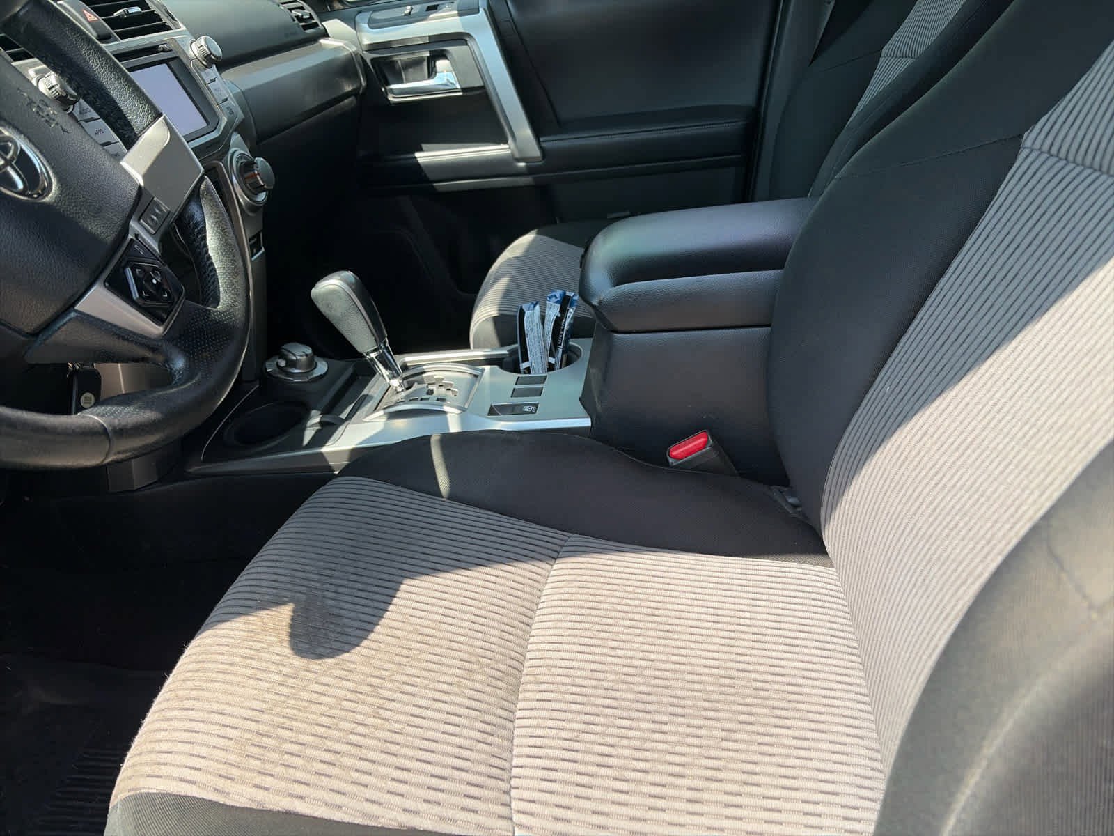Used 2018 Toyota 4Runner SR5 AWD/4WD image 7