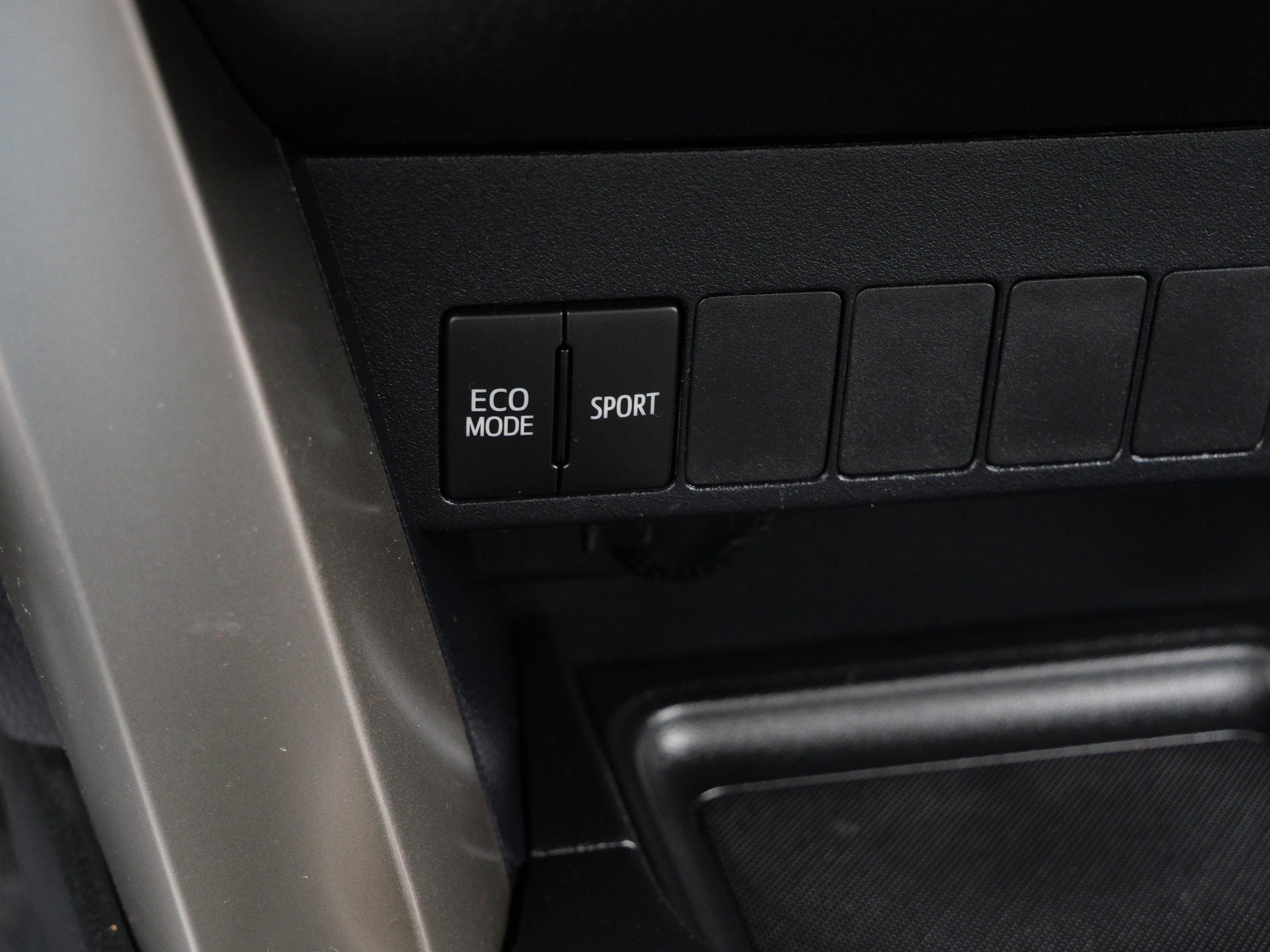 Used 2014 Toyota RAV4 XLE FWD image 28