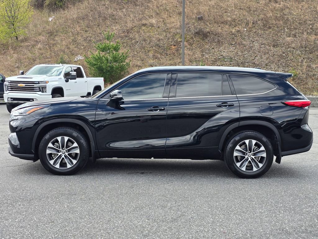 Used 2021 Toyota Highlander XLE image 17