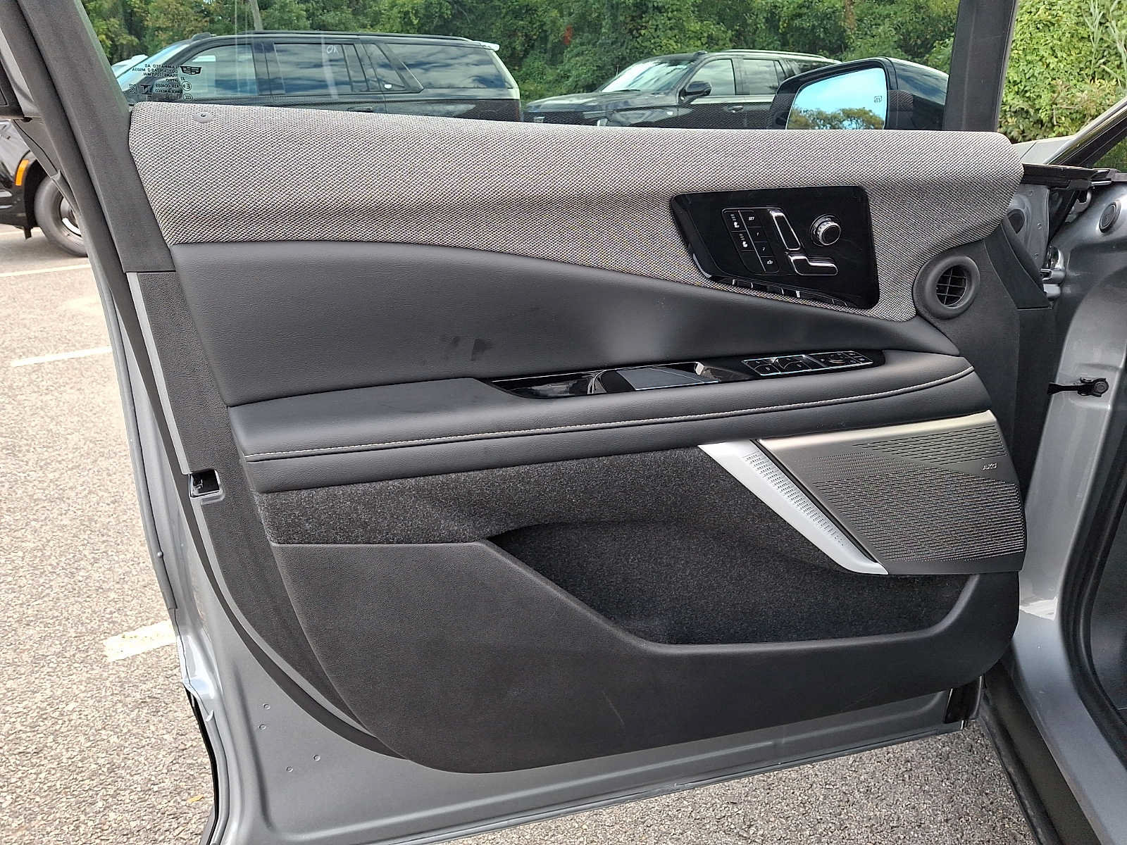Certified 2025 Cadillac Optiq Sport 1 w/ LPO, Floor Liner Package AWD/4WD image 13