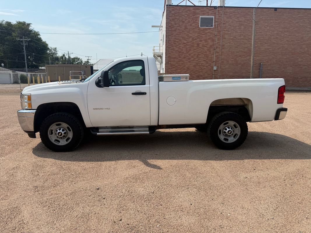 Used 2011 Chevrolet Silverado 2500 W/T AWD/4WD image 3