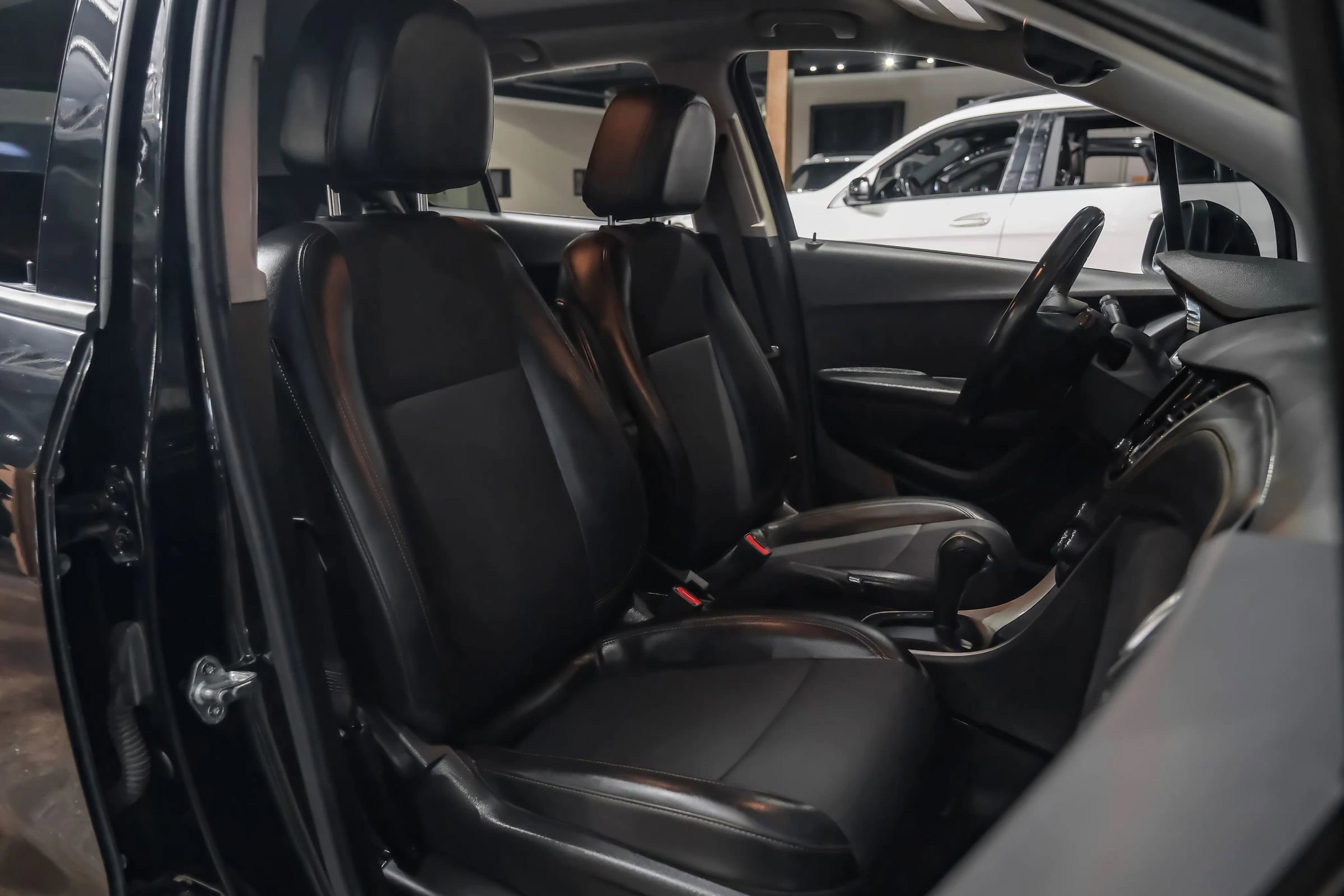 Used 2022 Chevrolet Trax LT w/ LT Convenience Package image 27
