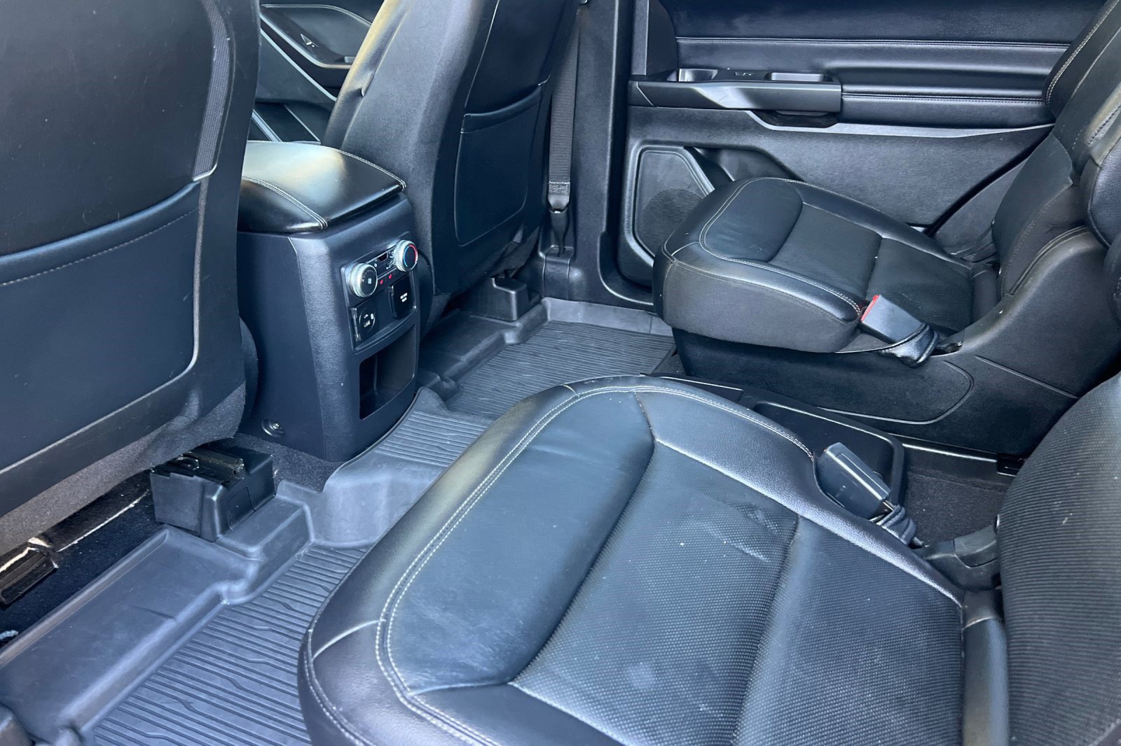 Used 2020 Ford Explorer Limited image 27