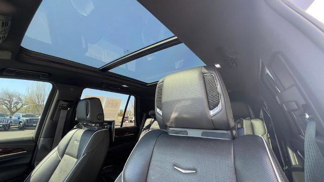 Used 2022 Cadillac Escalade Premium Luxury image 17