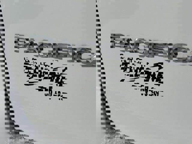 Used 2023 Chrysler Pacifica Touring-L image 31