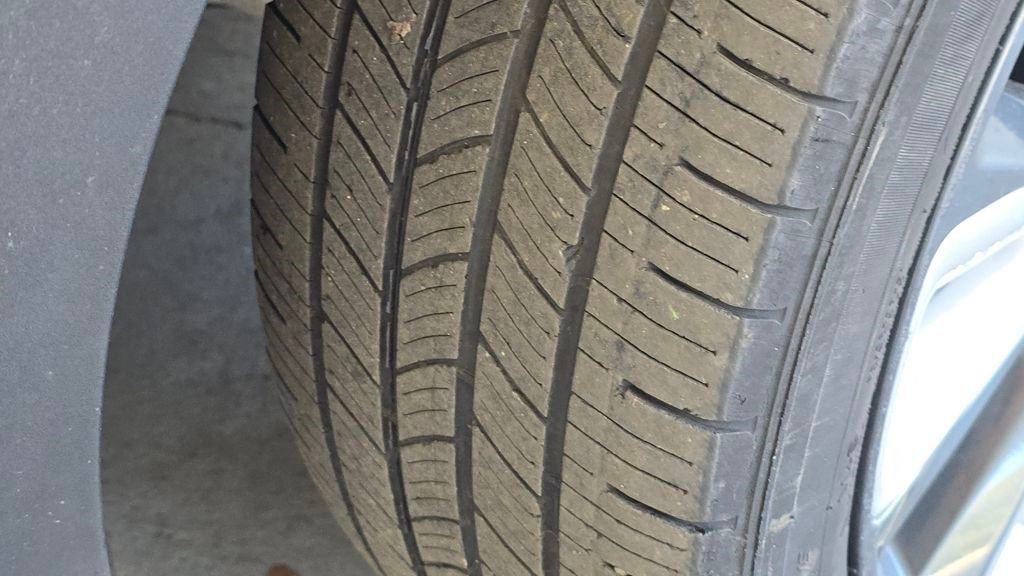 Certified 2022 Chevrolet Bolt EUV LT w/ Convenience Package image 9