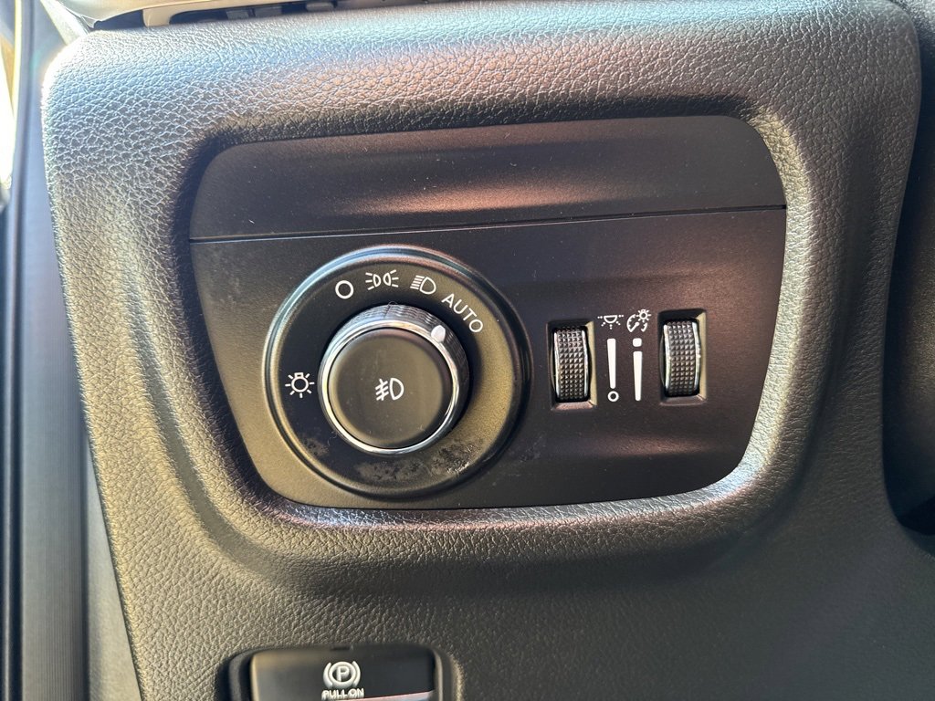 Used 2023 Jeep Grand Cherokee L Limited w/ Black Appearance Package image 27