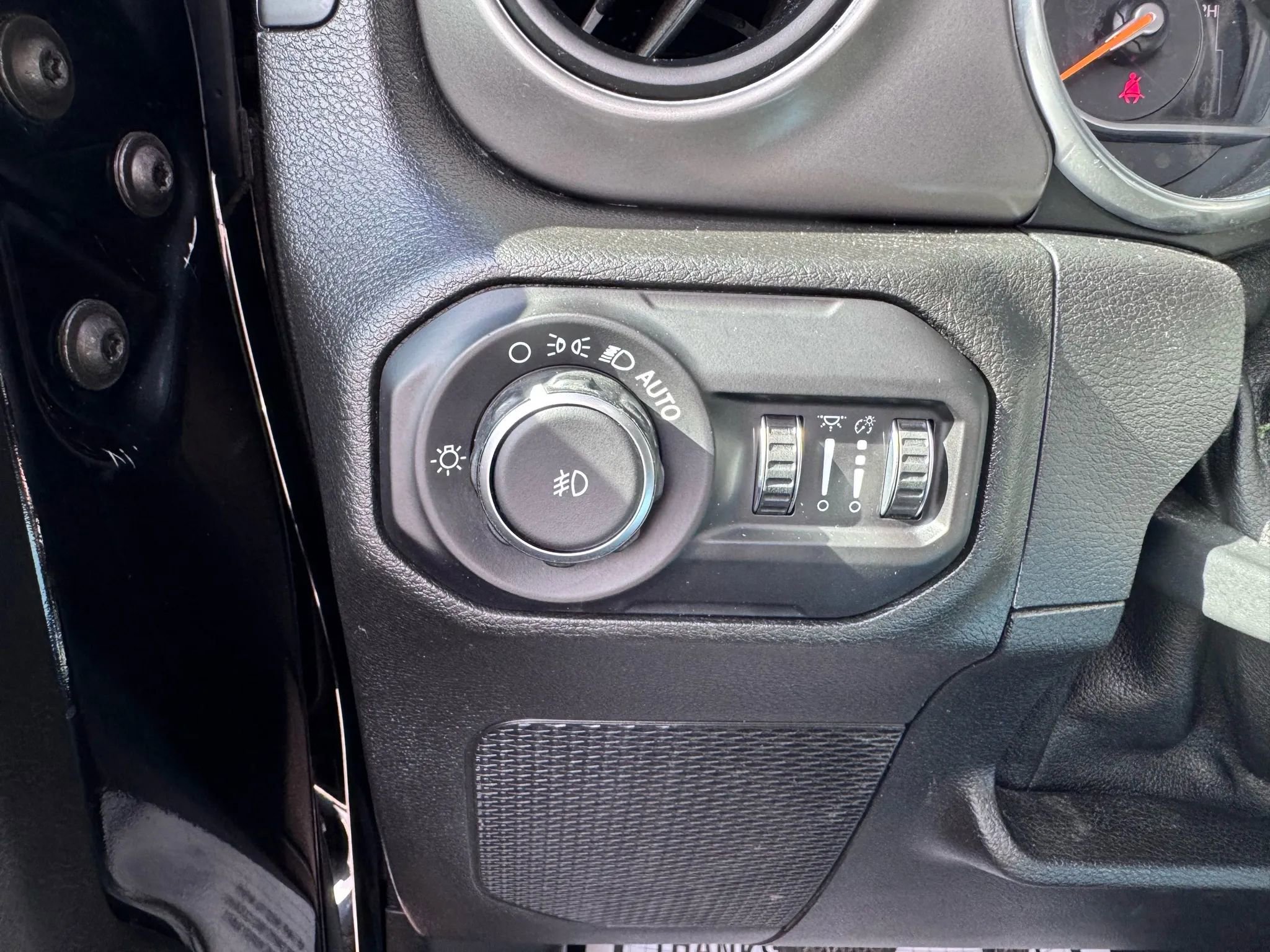 Used 2018 Jeep Wrangler Unlimited Sport S image 18