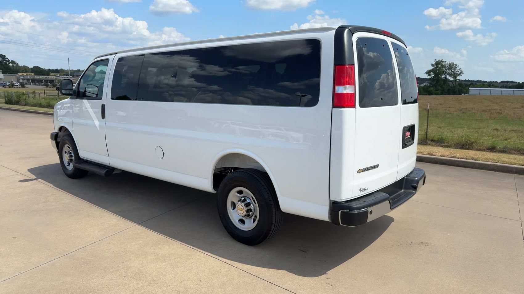 Used 2025 Chevrolet Express 3500 LT w/ LT Preferred Equipment Group RWD image 7