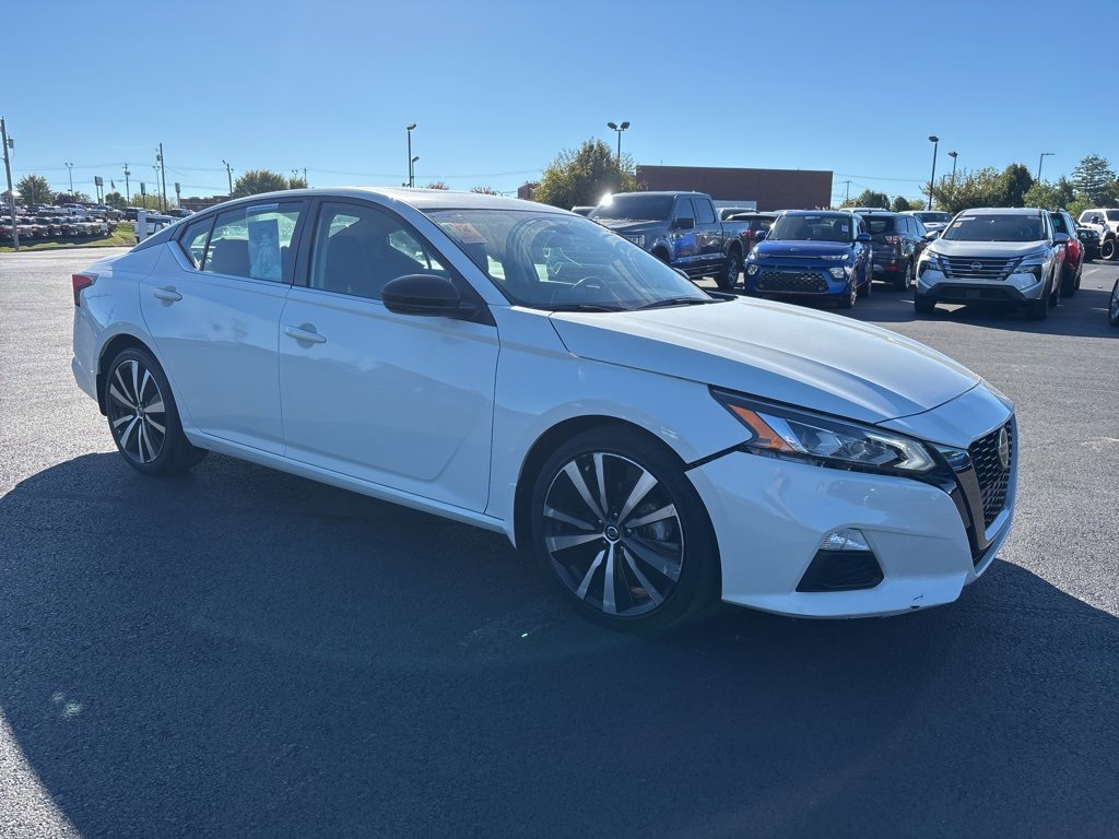 Used 2021 Nissan Altima 2.5 SR w/ SR Premium Package image 3