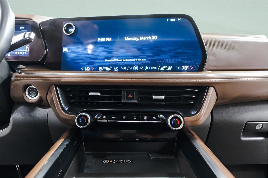 Used 2025 Chevrolet Suburban High Country image 15