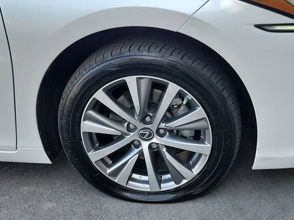 Used 2020 Lexus ES 300h w/ Accessory Package 2 image 30