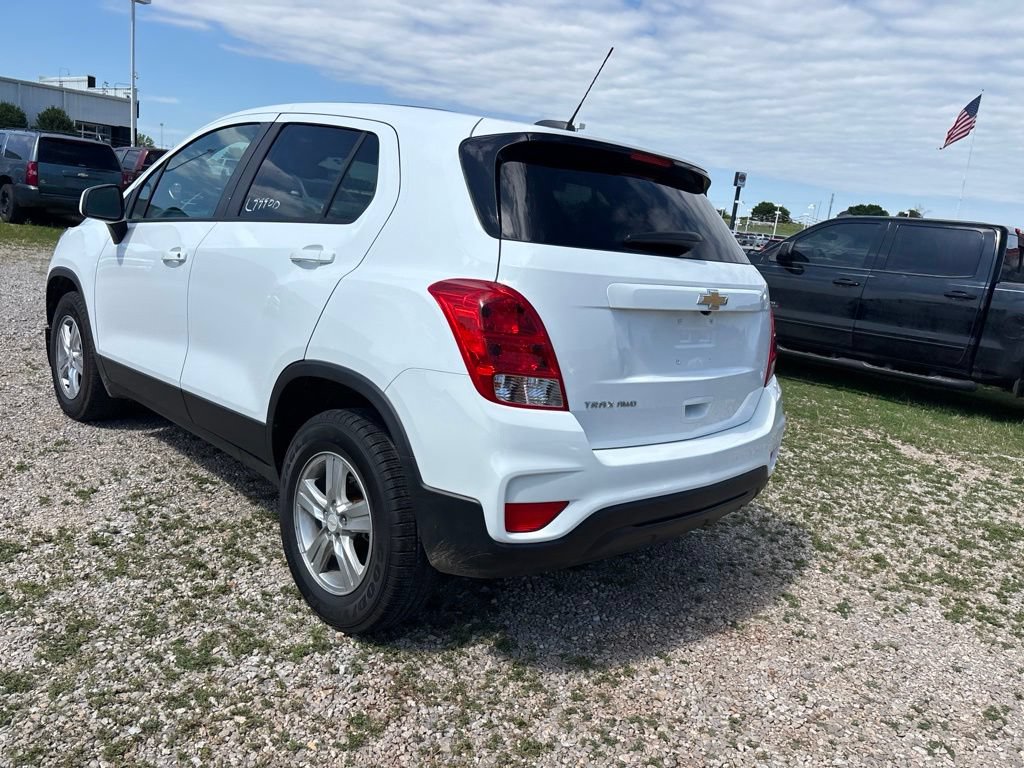 Used 2021 Chevrolet Trax LS w/ Tint and Cruise Package AWD/4WD image 8